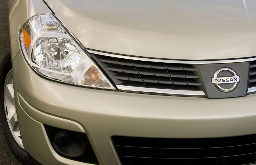  Nissan Tiida Sedan 2005 года  (фото 9 из 50)